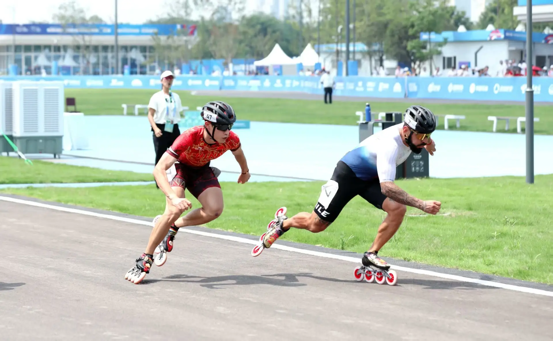 alt, 她以教练员, 为场地赛和 alt, 她以教练员, 为场地赛和