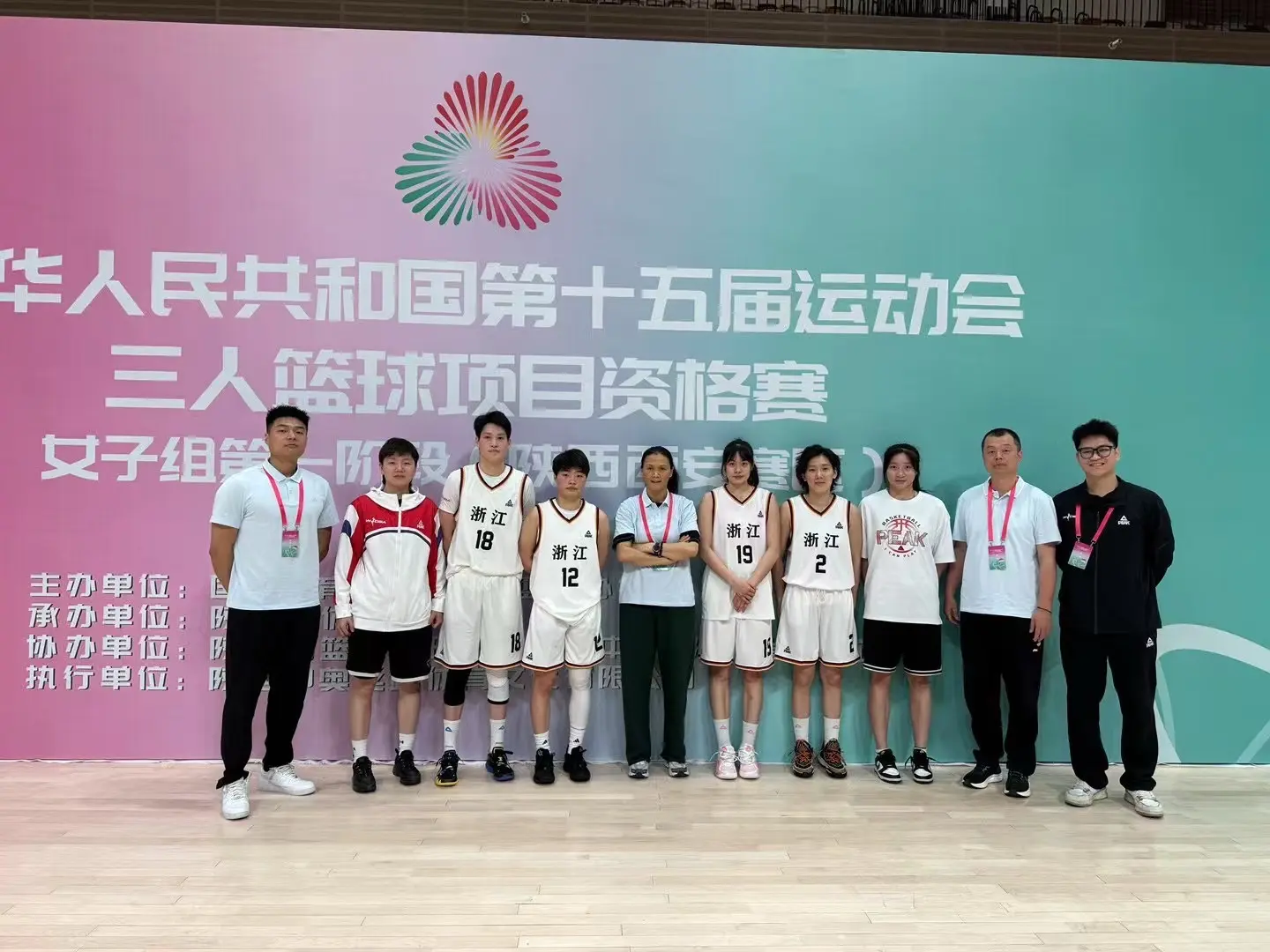 在征战第十, 赛队数历史