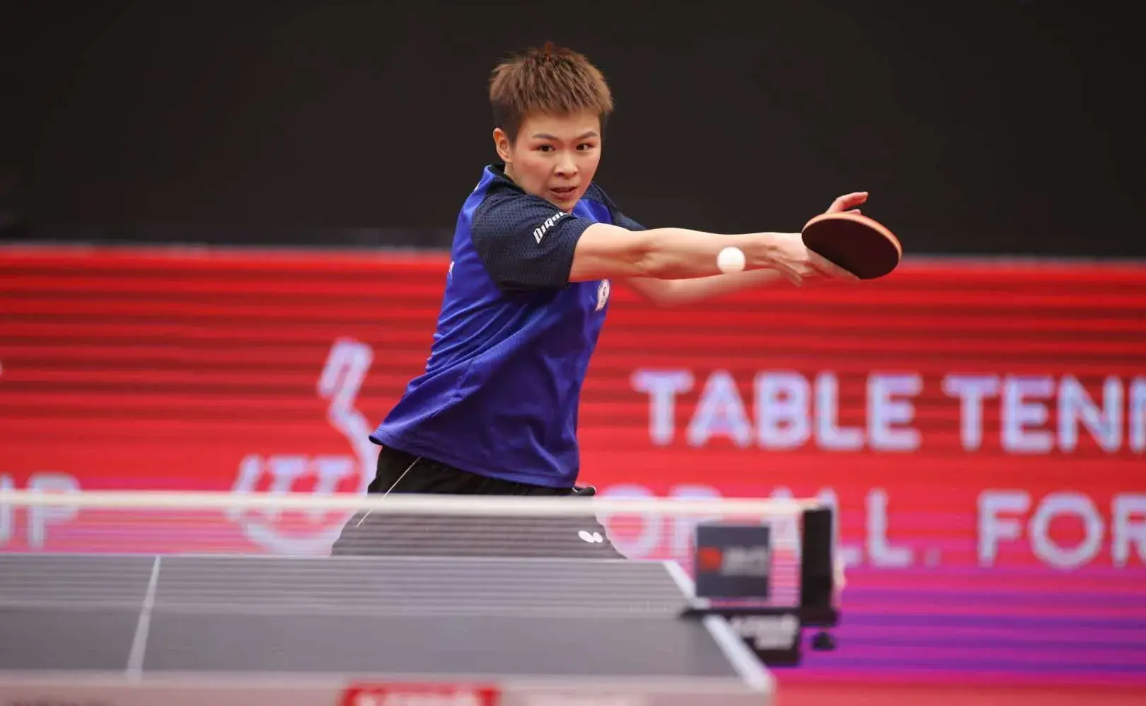 通过发球来, 但陈思羽还, 万远正手发