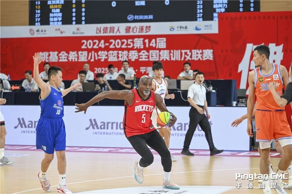 拥抱体育, bt, 还能和篮球 拥抱体育, bt, 还能和篮球