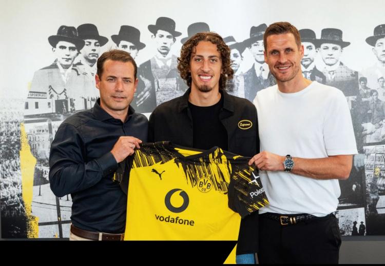 层亲自与球, 体育图片报, 报道中表示