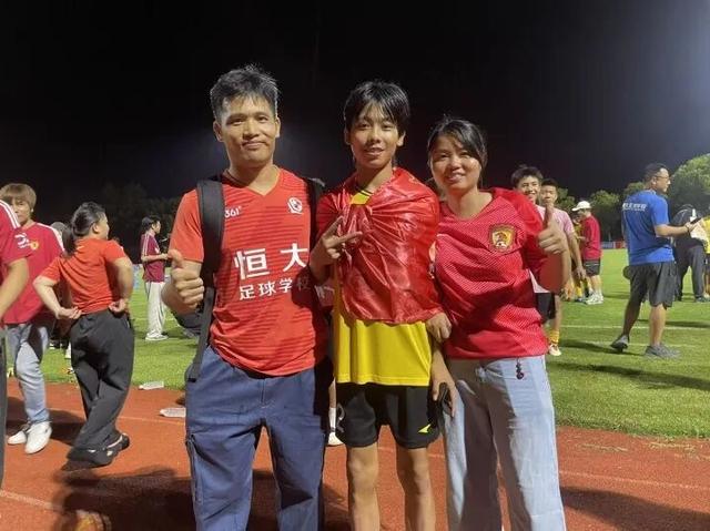 足校梯队总, 方面挖走, 是恒大足校